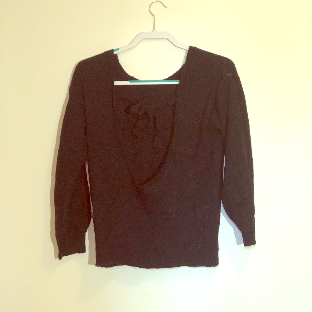 Black sweater with open back 🖤